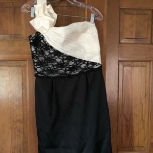 Black and creme one shoulder.